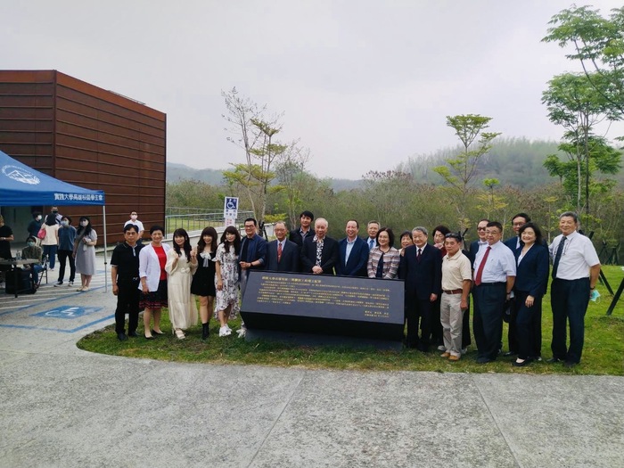 本校高雄校區二期擴校工程紀念碑揭牌儀式在64週年校慶舉辦