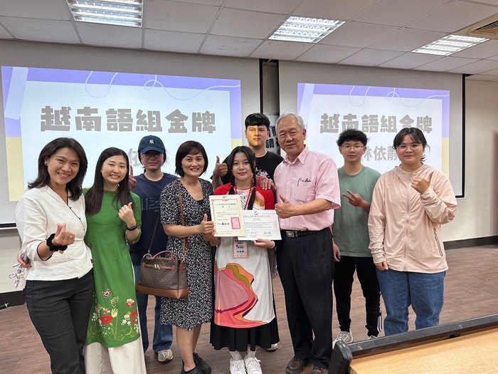 東南亞學程同學榮獲東南亞語言朗讀競賽金牌獎