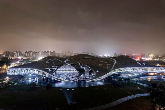 時尚系張哲龍老師操刀2022台灣燈會主燈《島嶼記憶·光舟劇場》舞 台設計